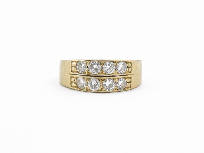 Anello a Fascia in Oro Giallo con Diamanti