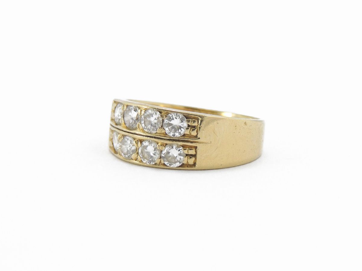 Anello a Fascia in Oro Giallo con Diamanti