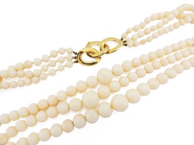 Collana Tre Fili in Corallo Bianco Rosato con Fermezza in Oro Giallo