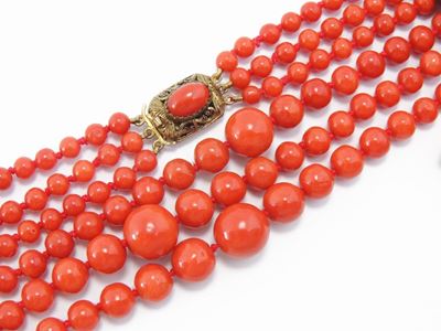 Collana Tre Fili di Corallo Rosso con Fermezza in Argento