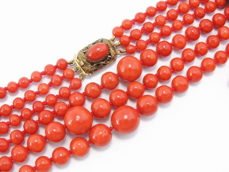 Collana Tre Fili di Corallo Rosso con Fermezza in Argento