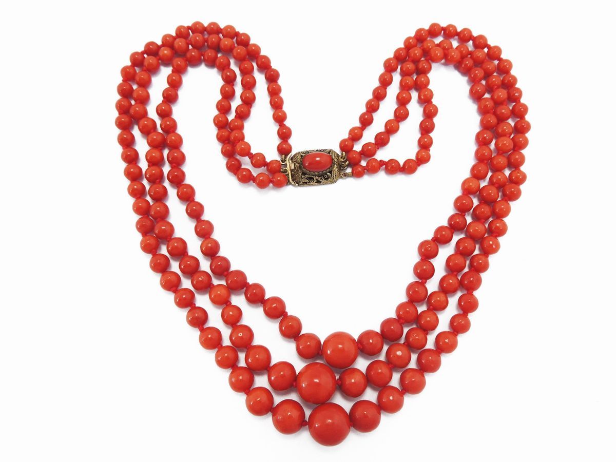 Collana Tre Fili di Corallo Rosso con Fermezza in Argento