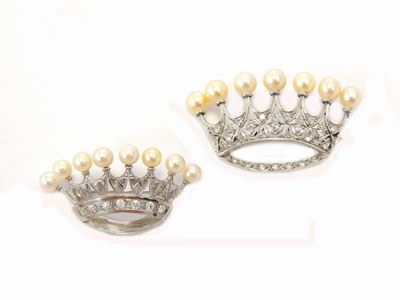 Due Spille a Corona in Oro Bianco, Diamanti e Perle Akoya