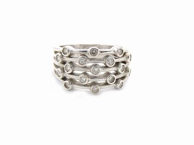 Anello a Fascia in Oro Bianco con Diamanti