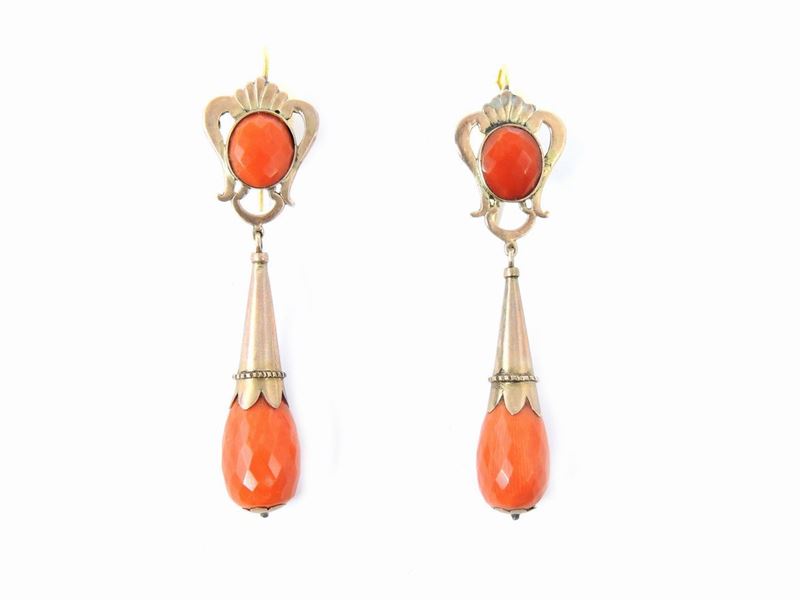 Orecchini Pendenti in Oro Rosa a Basso Titolo con Coralli Rosso Arancio