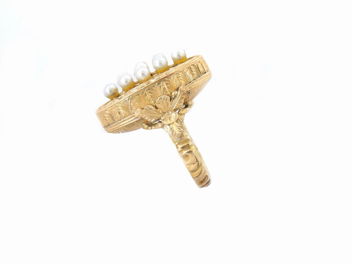 Anello in Oro Giallo con Perle e Lapislazzuli