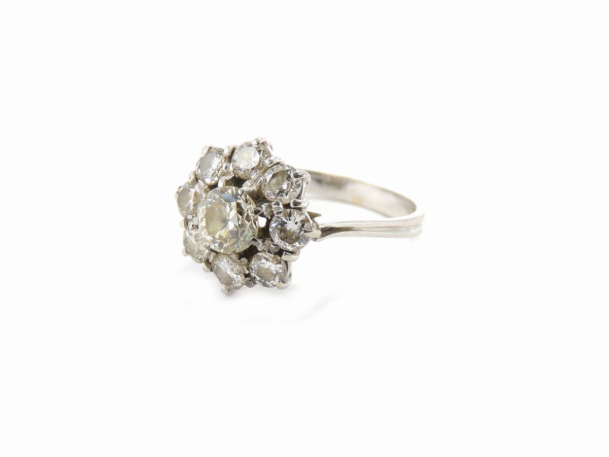 Anello a Margherita in Oro Bianco con Diamanti