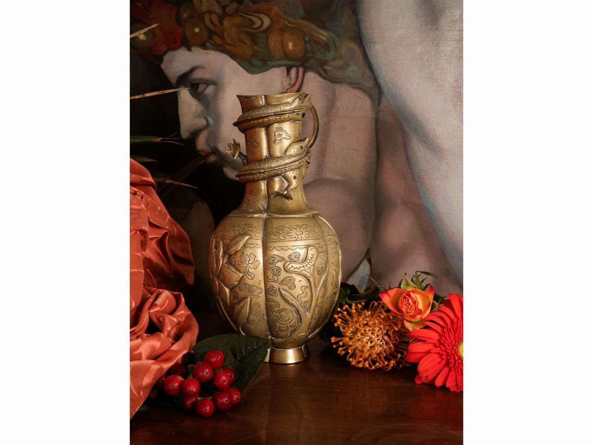 Vaso Orientale in Metallo Dorato