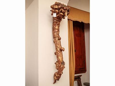 Coppia di Grandi Fregi in Legno Intagliato e Dorato
