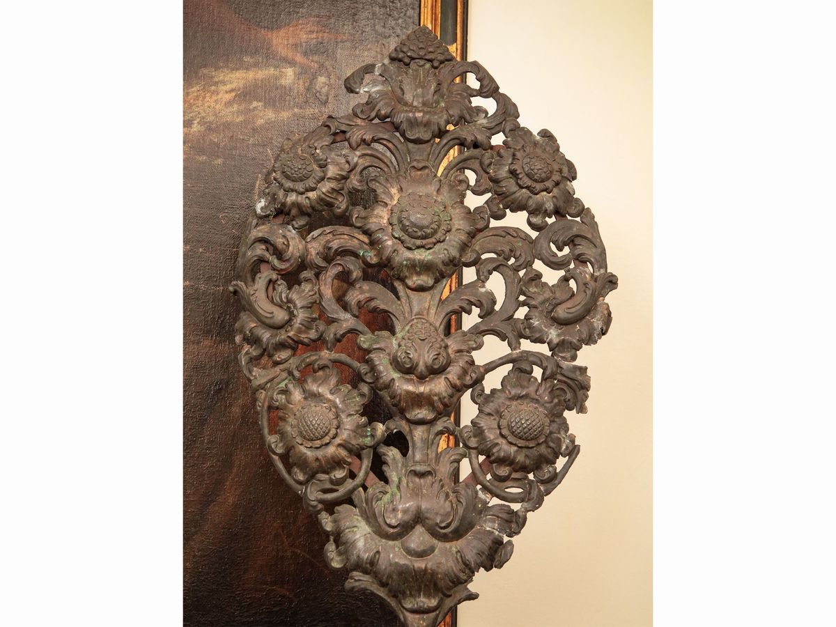 Coppia di Grandi Vasi Porta Palmette in Bronzo