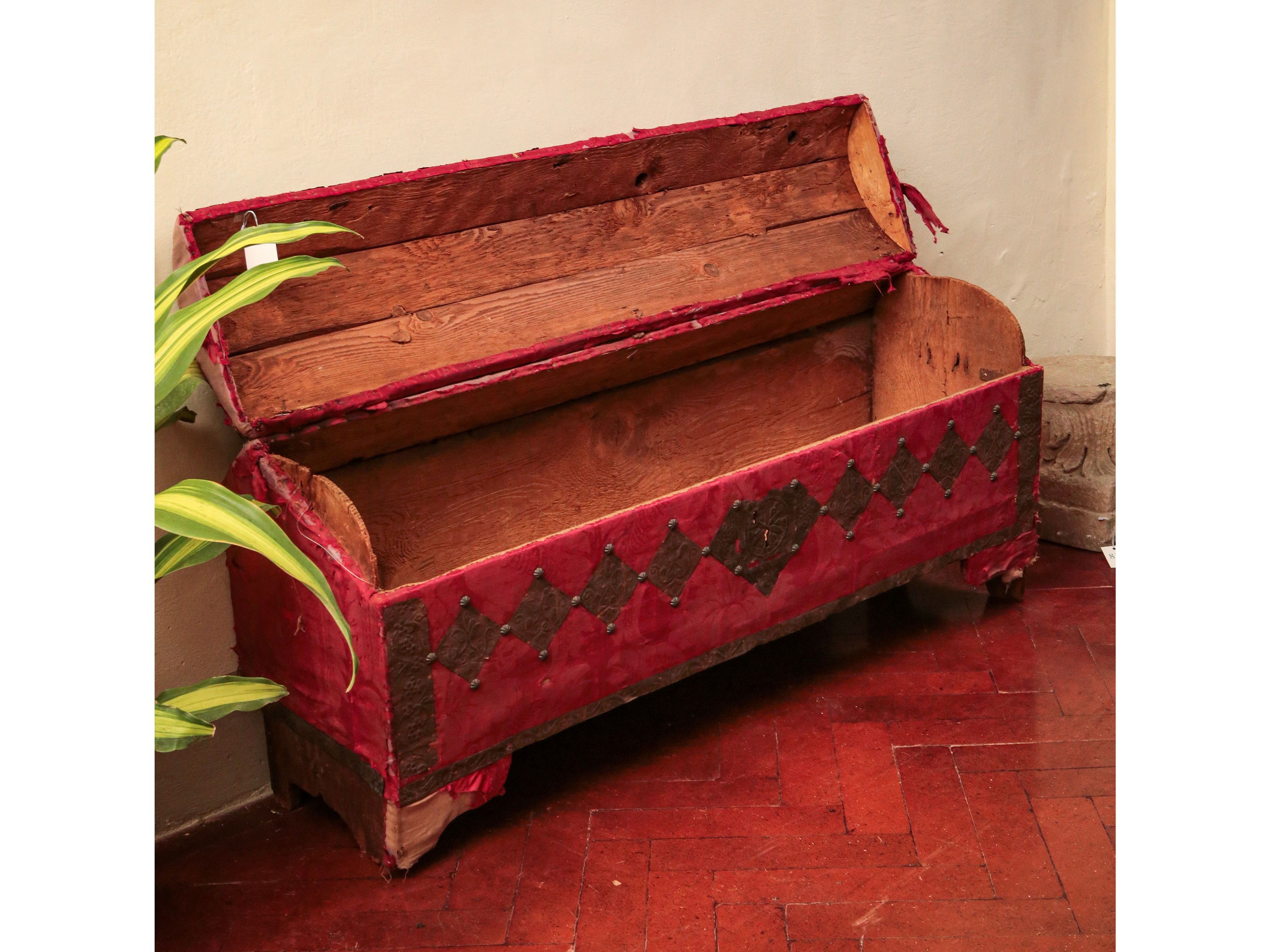 Cassone porta ceri o paramenti