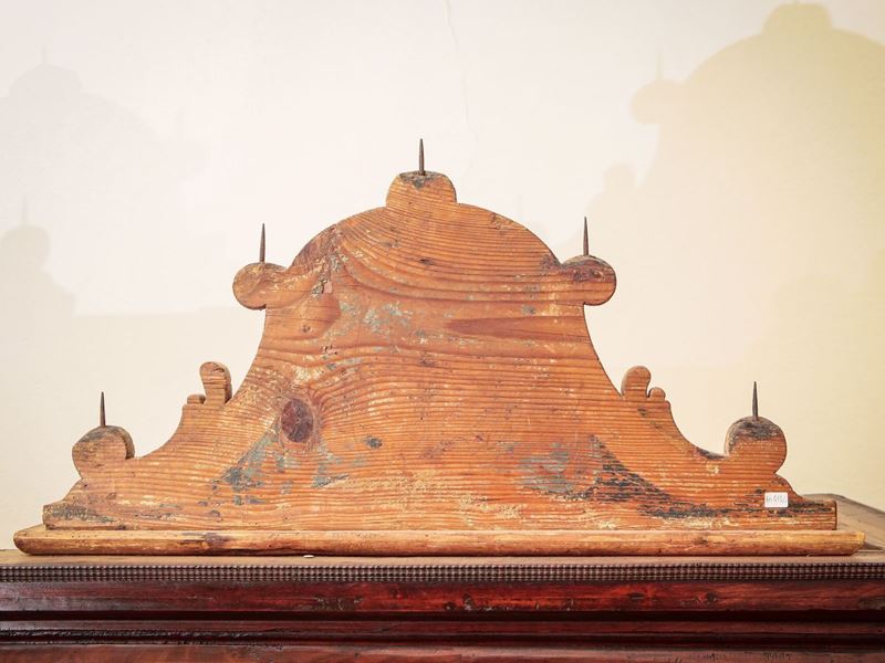 Coppia di Candelabri in Legno Tenero