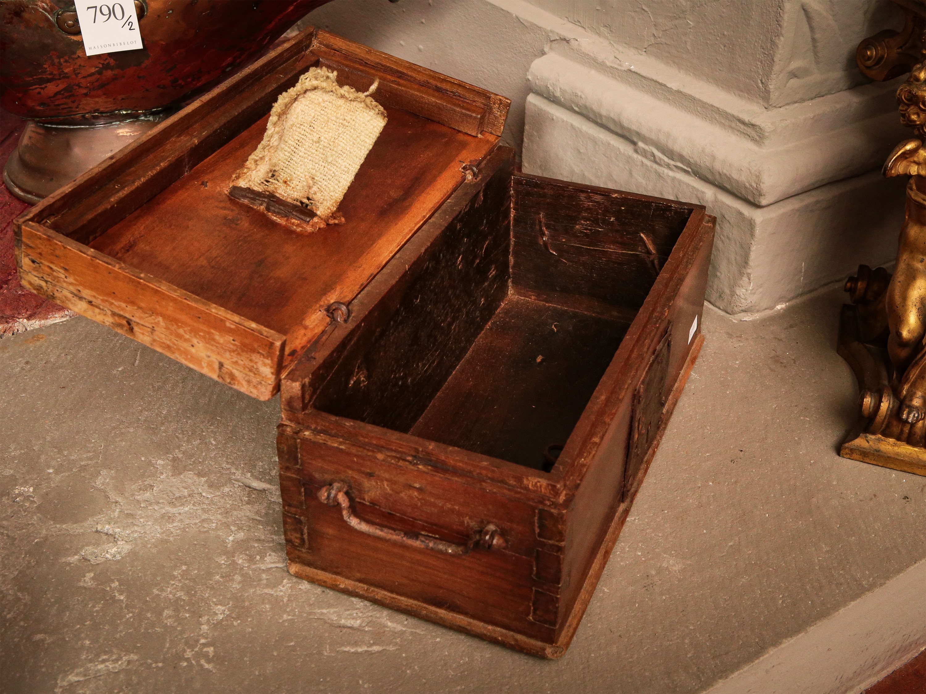 Scatola elemosiniere in noce, XIX secolo