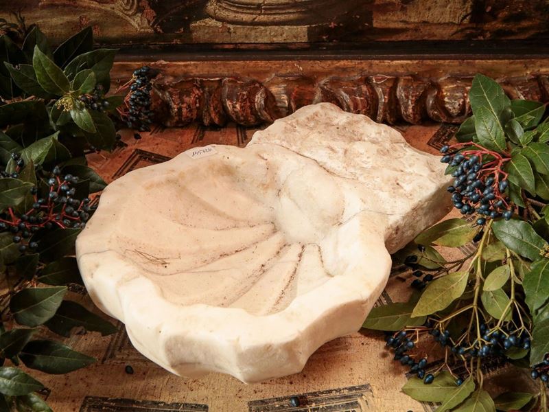Acquasantiera in Marmo Bianco