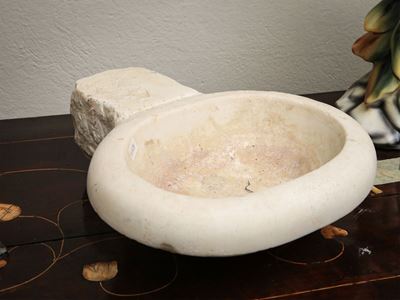 Acquasantiera in Marmo Bianco
