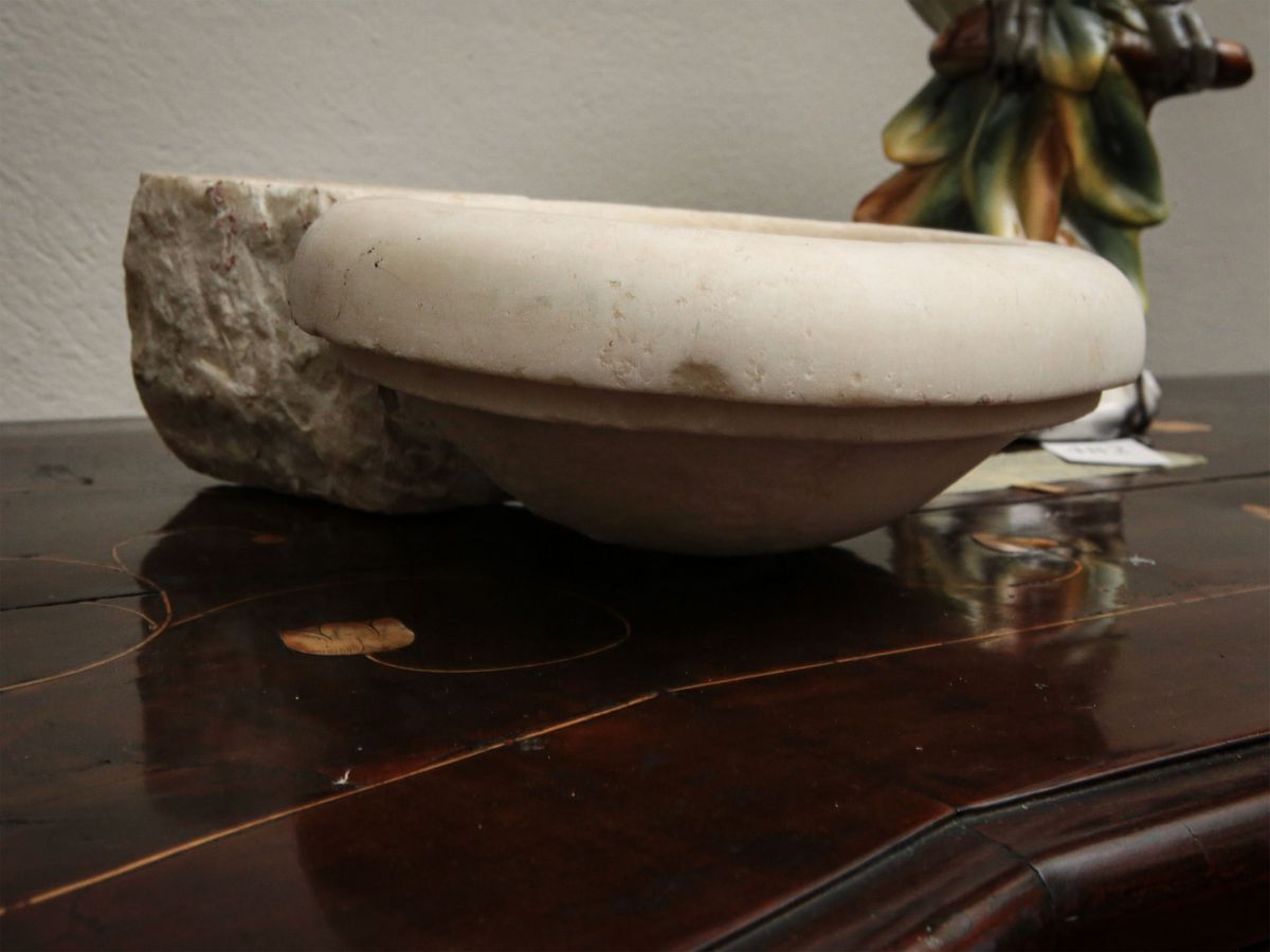 Acquasantiera in Marmo Bianco