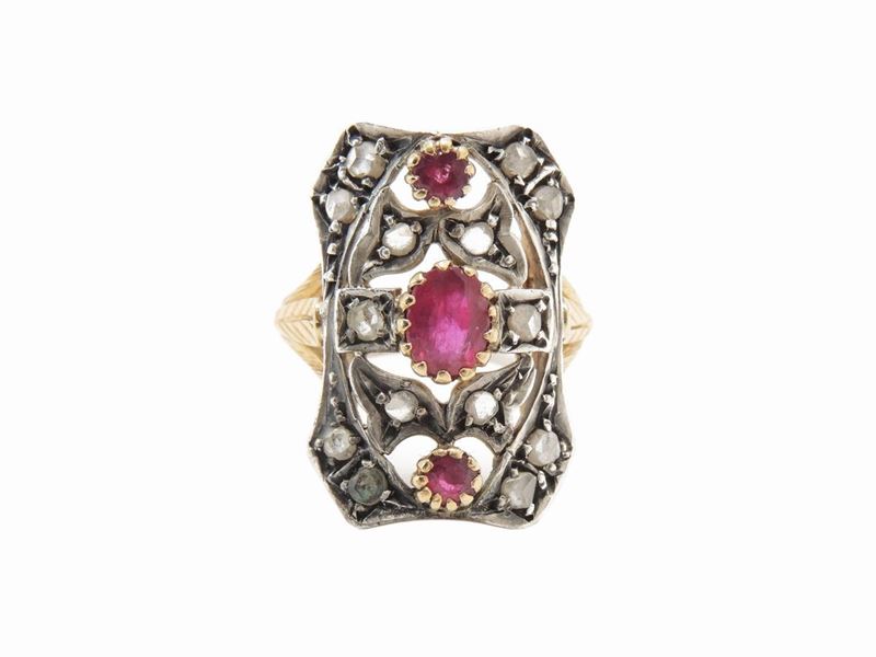 Anello in Oro Giallo e Argento con Diamanti e Rubini