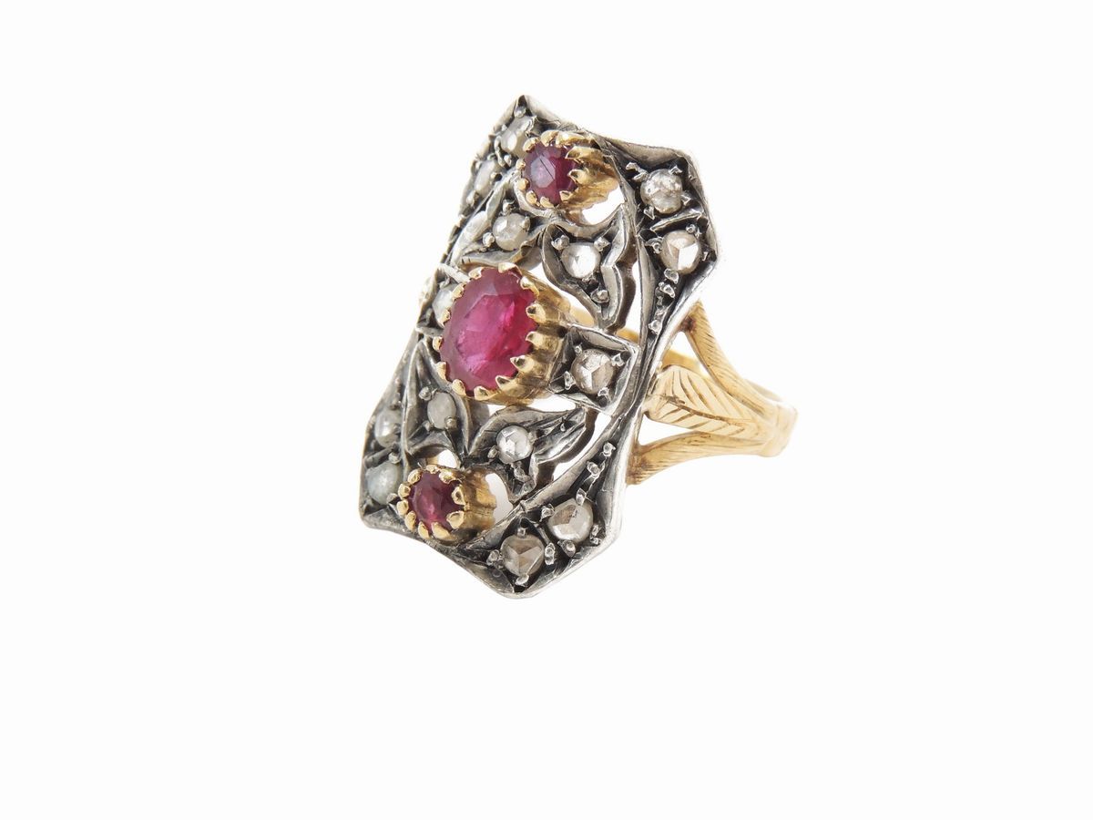 Anello in Oro Giallo e Argento con Diamanti e Rubini