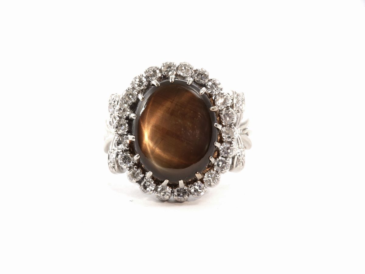 Anello in Platino con Diamanti e Corindone Grigio Bruno Stellato