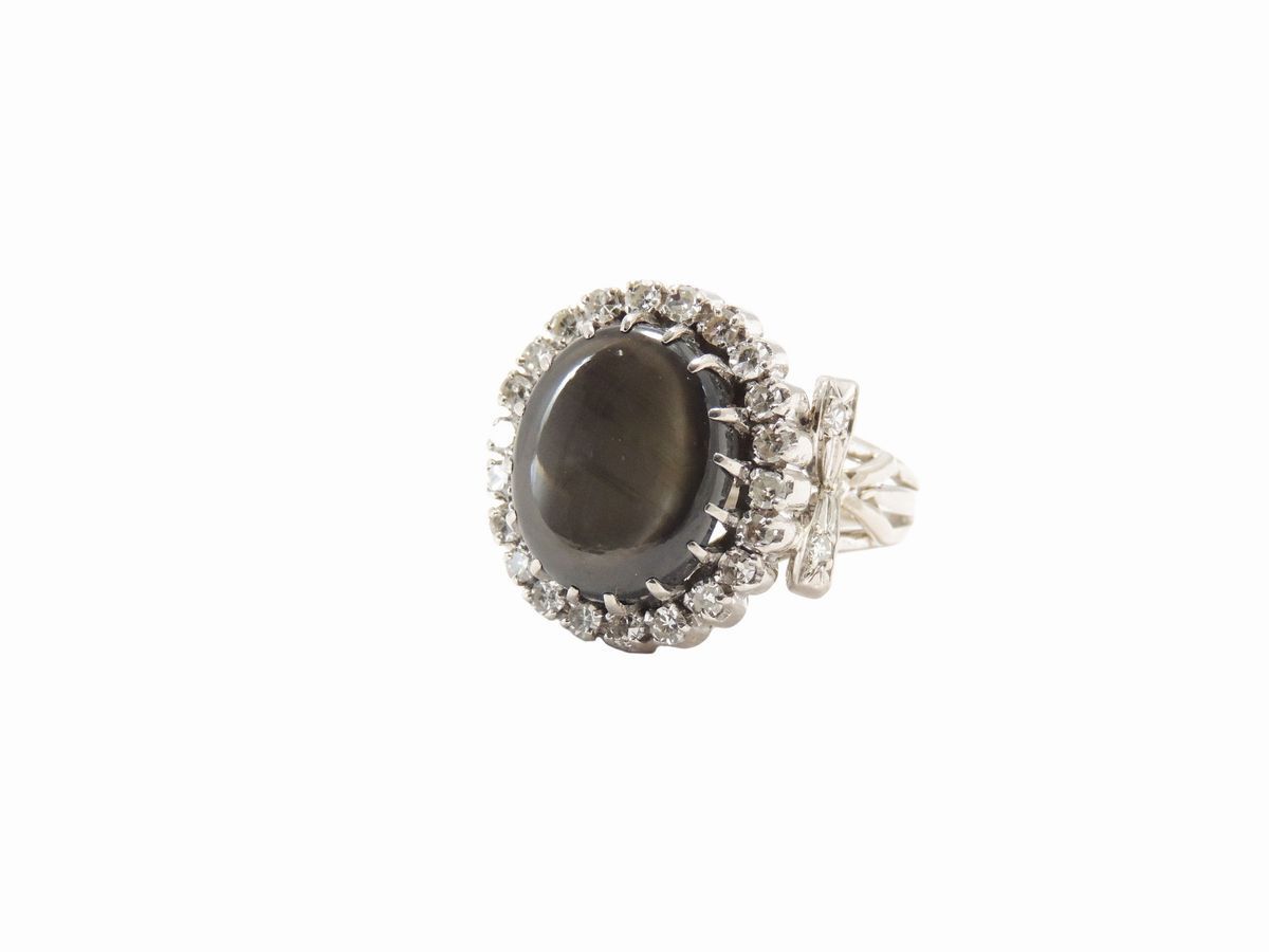 Anello in Platino con Diamanti e Corindone Grigio Bruno Stellato