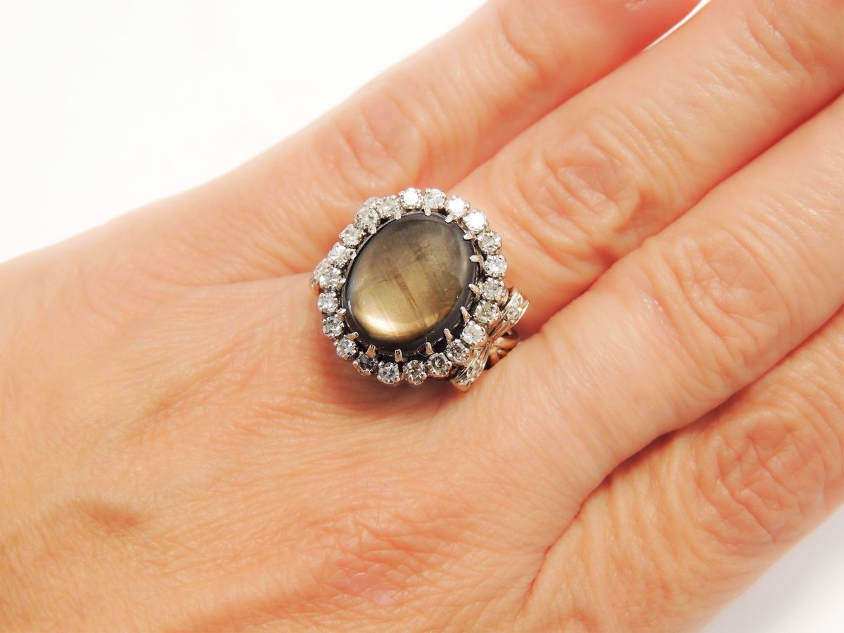 Anello in Platino con Diamanti e Corindone Grigio Bruno Stellato