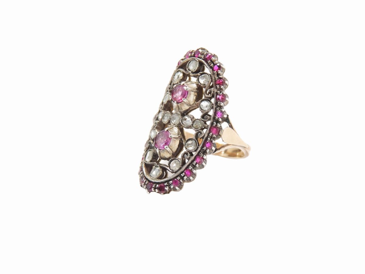 Anello in Oro Rosa e Argento con Diamanti e Rubini