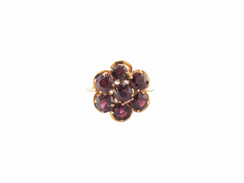 Anello a Margherita in Oro Giallo con Granati