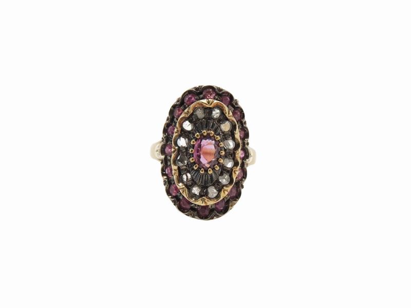Anello in Oro Giallo e Argento con Diamanti e Rubini