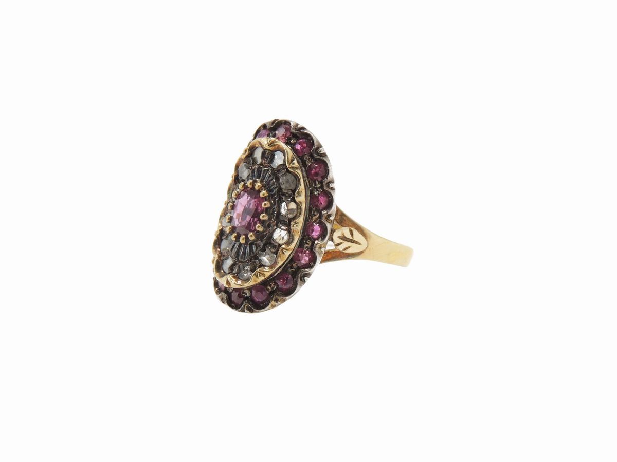 Anello in Oro Giallo e Argento con Diamanti e Rubini