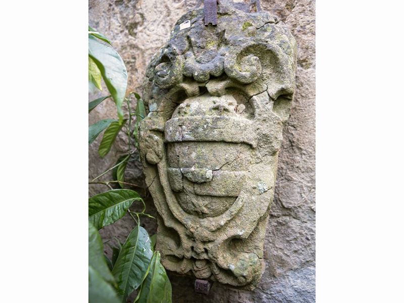 Antico Stemma Gentilizio in Pietra Serena