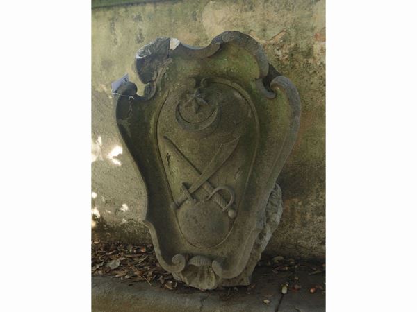 Antico stemma gentilizio in pietra serena