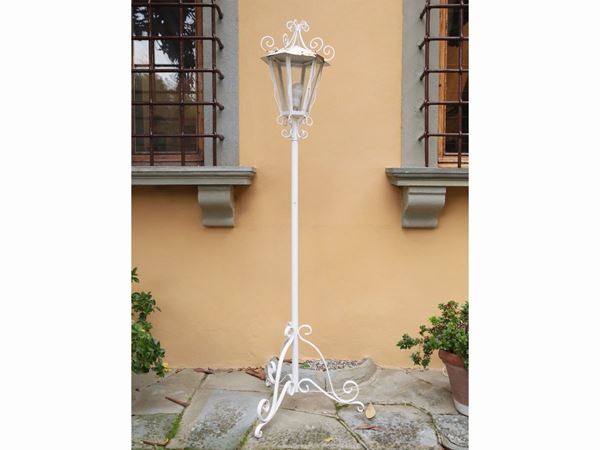 Serie di lanterne a stelo da giardino  - Asta Arredi e Dipinti dal Castello di Gamberaia a Firenze - Maison Bibelot - Casa d'Aste Firenze - Milano