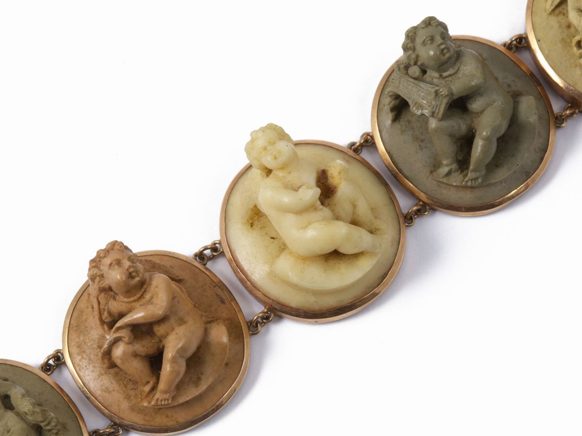 Bracciale in Oro Rosa a Basso Titolo con Cammei in Pietra Lavica