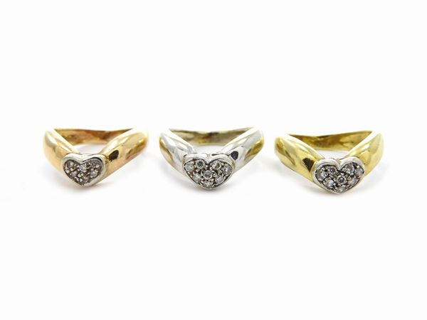 Tre anelli da mignolo in oro giallo, rosa e bianco con diamanti