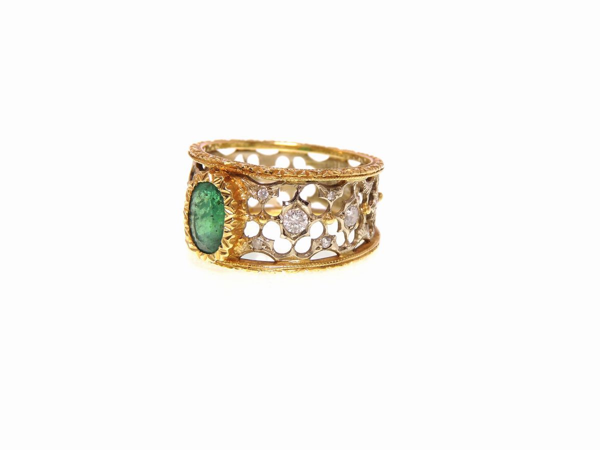 Anello a Fascia in Oro Bianco e Giallo con Diamanti e Smeraldo