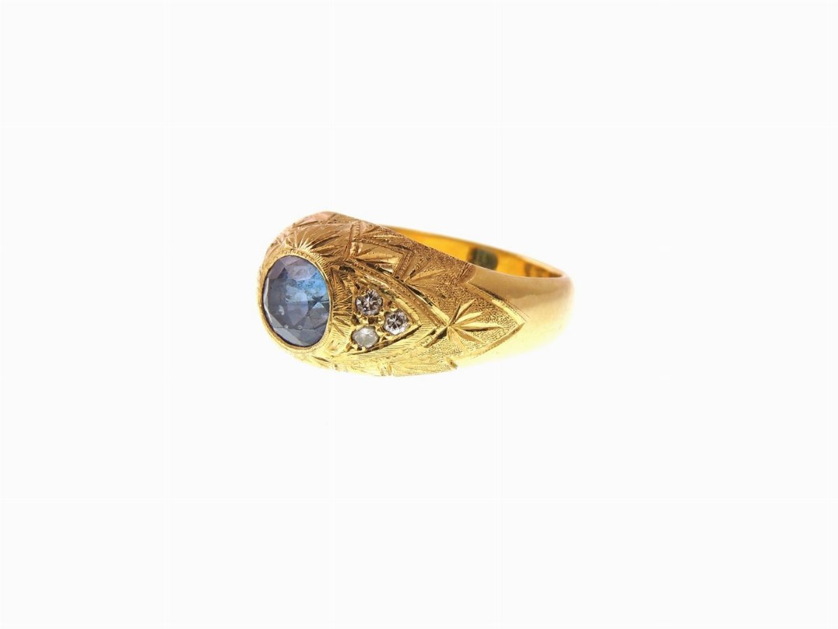 Anello da Mignolo in Oro Giallo con Diamanti e Zaffiro