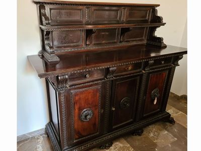 Credenza a Due Corpi in Noce