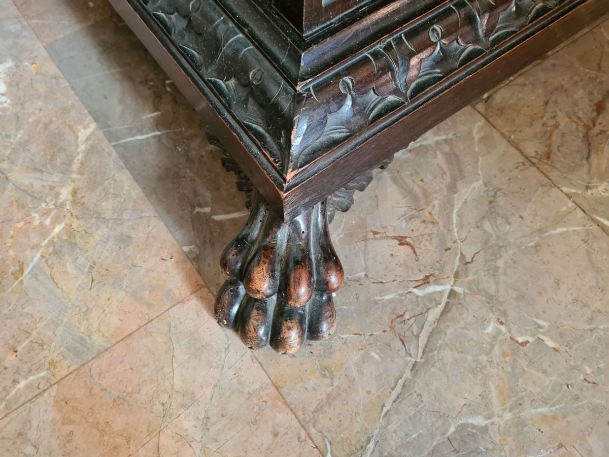 Credenza a Due Corpi in Noce