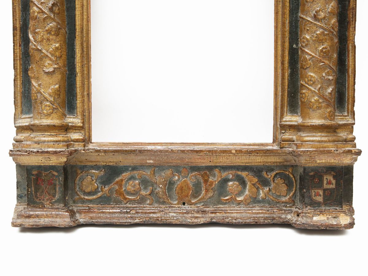 Cornice da Specchio a Edicola in Legno Ebanizzato e Lumeggiato in Oro