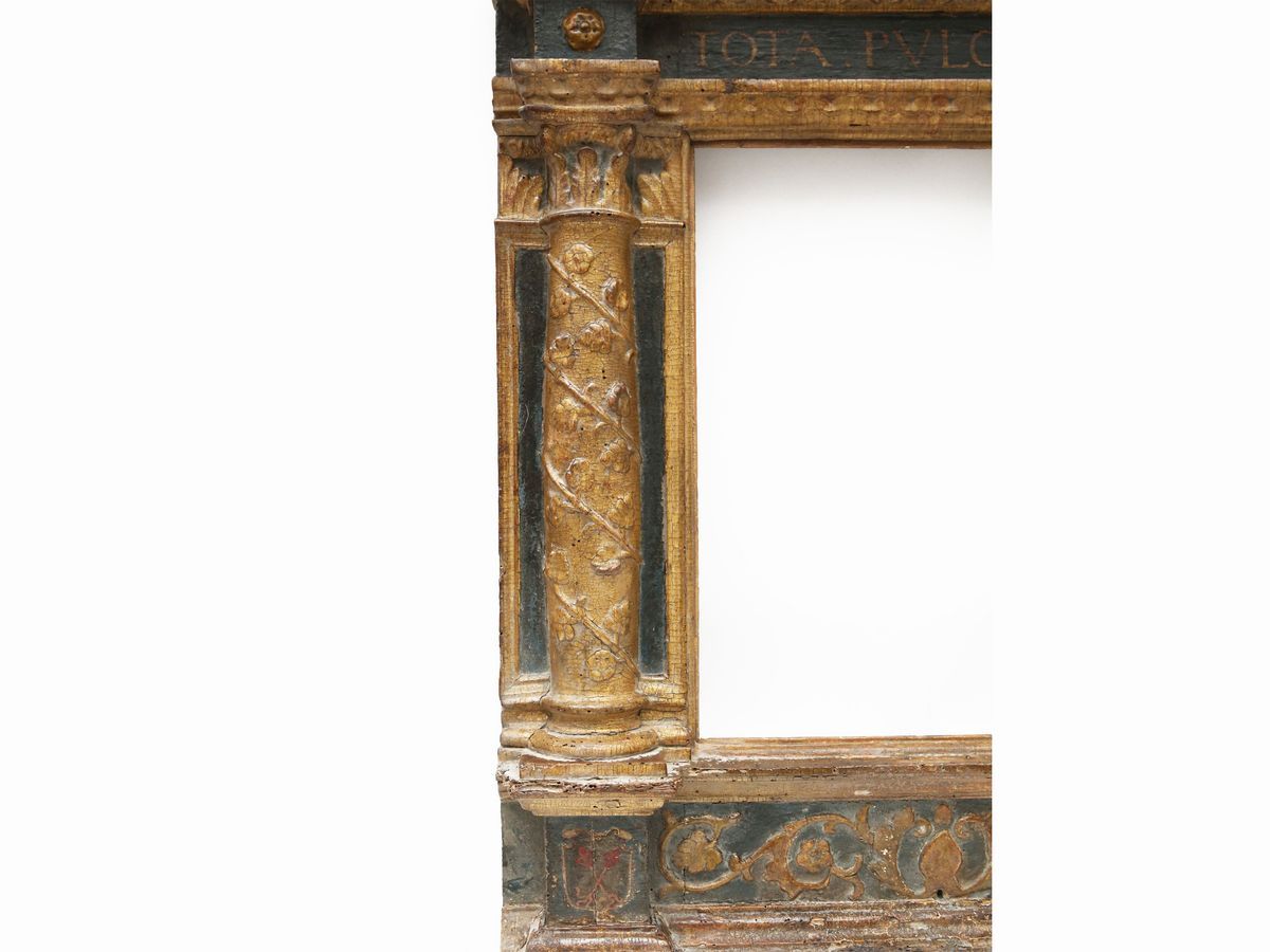 Cornice da Specchio a Edicola in Legno Ebanizzato e Lumeggiato in Oro