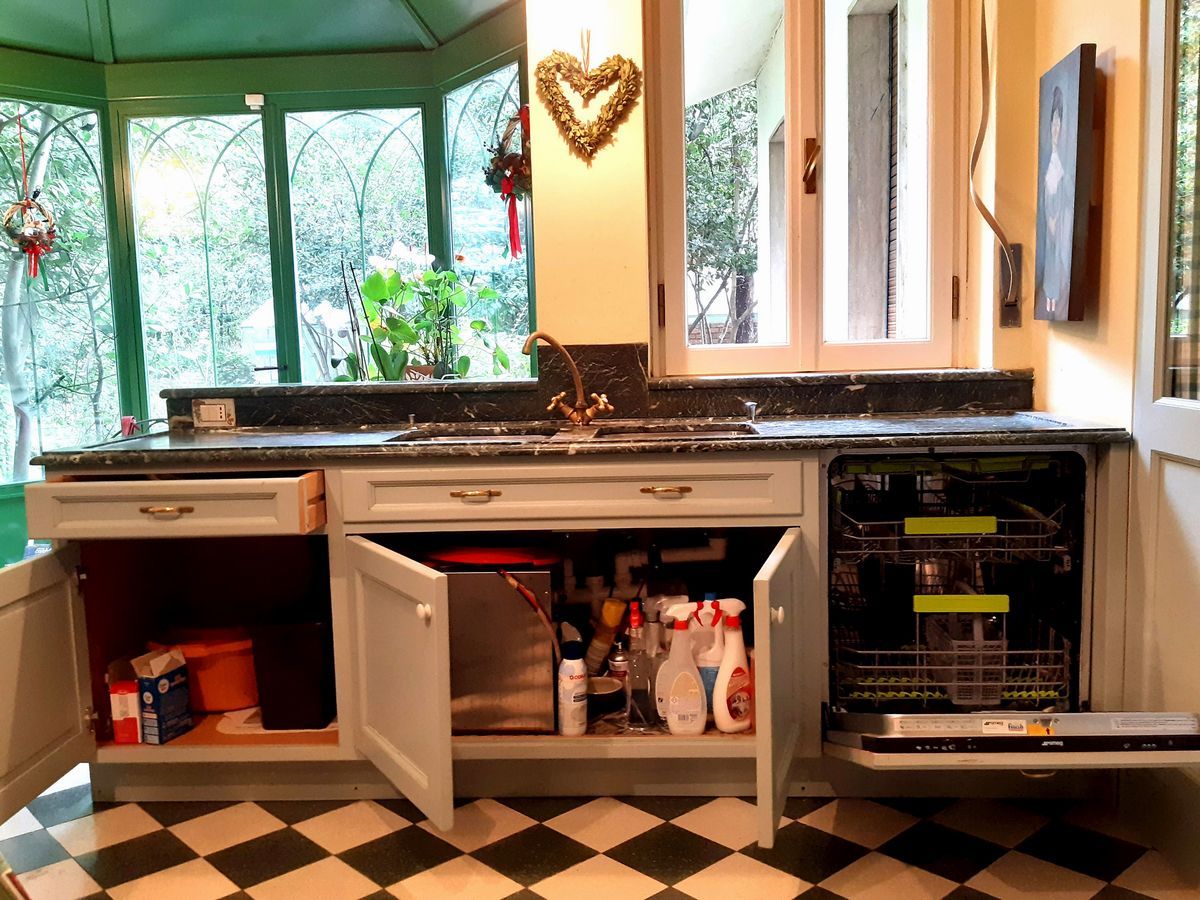 Credenza Bassa da Cucina in Legno Laccato Grigio-celeste, Barthel