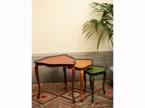 Nido di tavolini Arlecchino in legno laccato  - Asta L'arte di arredare - Maison Bibelot - Casa d'Aste Firenze - Milano