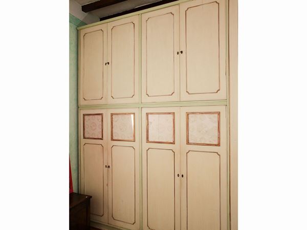 Wardrobe in ivory lacquered wood
