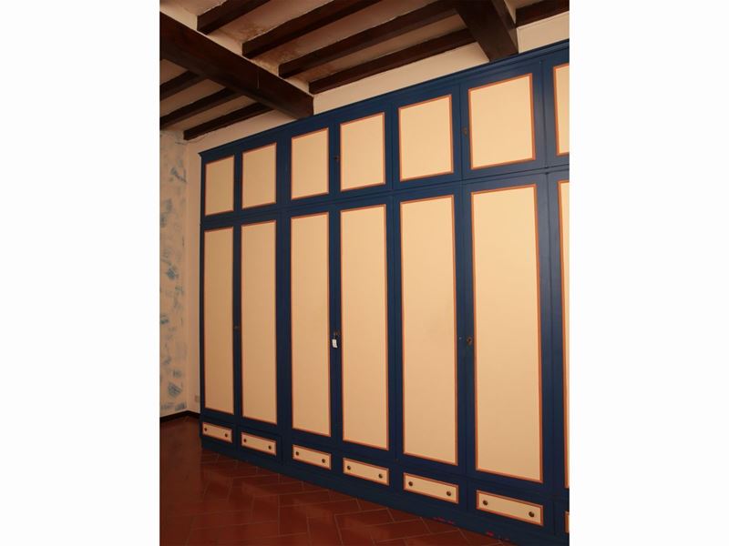 Armadio Guardaroba in Legno Laccato nei Toni del Bianco e del Blu