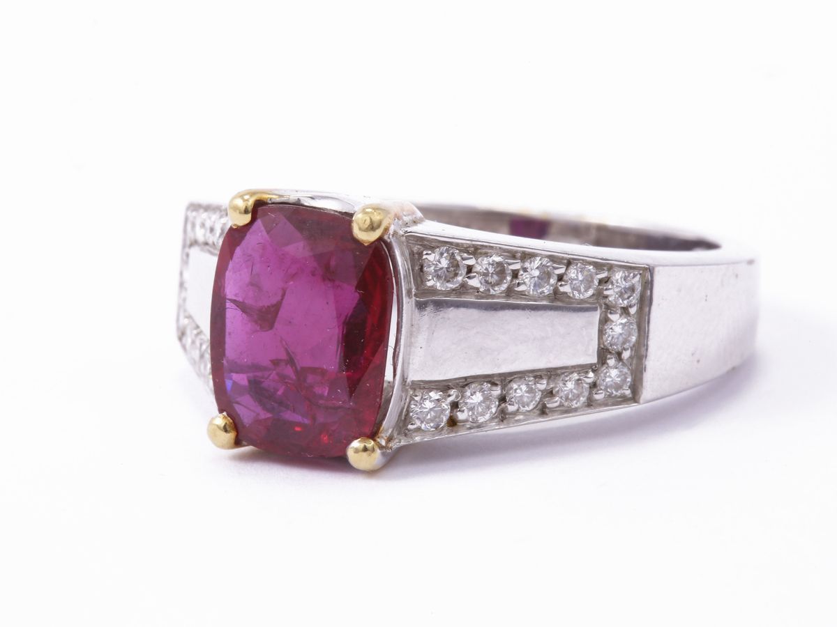 Anello in Oro Bianco e Giallo con Diamanti e Rubino