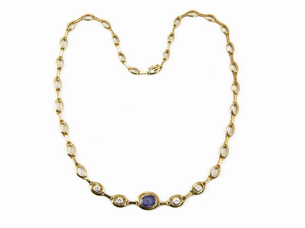 Yellow gold chocker with diamonds and sapphire intaglio