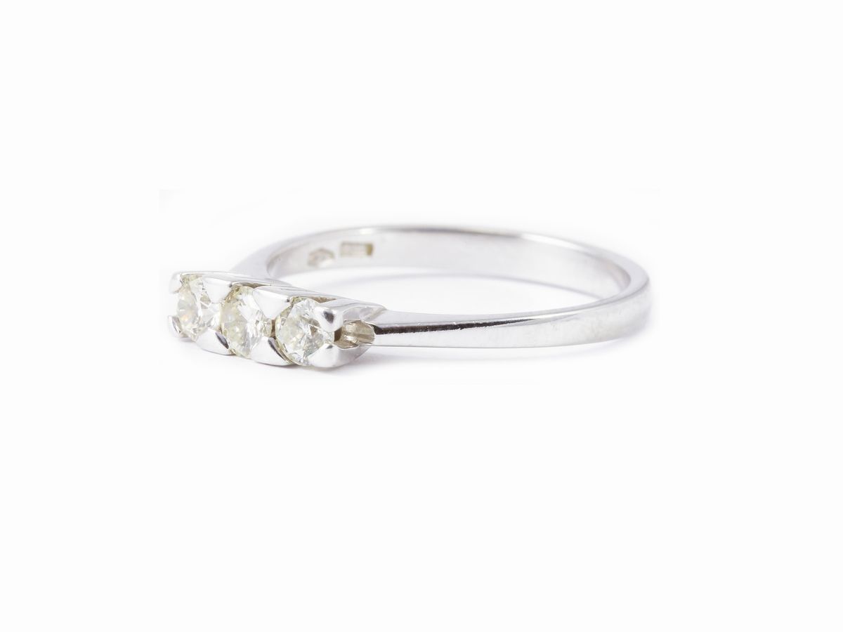 Anello Trilogi in Oro Bianco con Diamanti