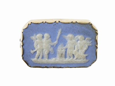 Spilla in Oro Giallo a Basso Titolo con Cammeo in Ceramica Wedgwood