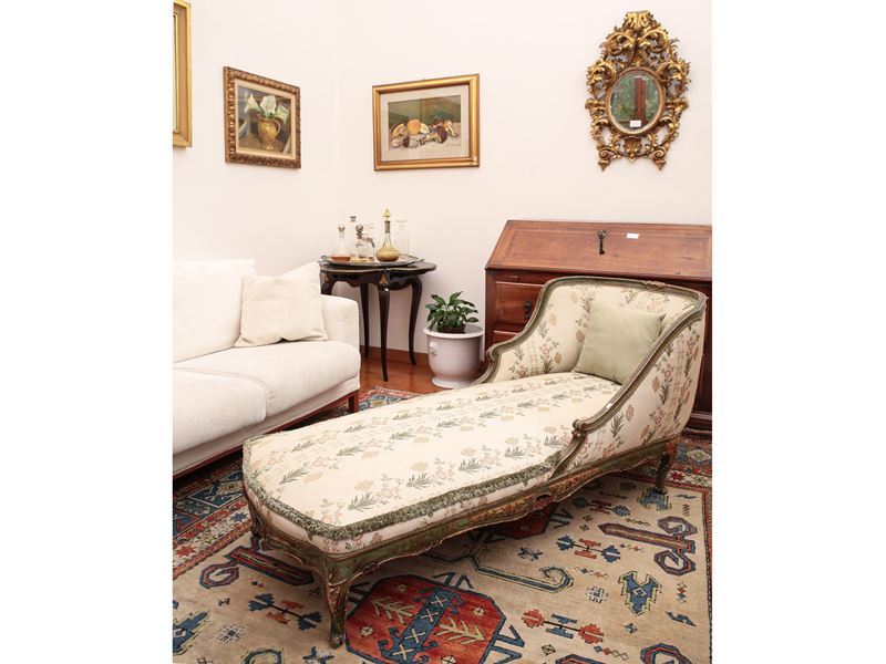 Dormeuse in legno laccato nei toni del verde