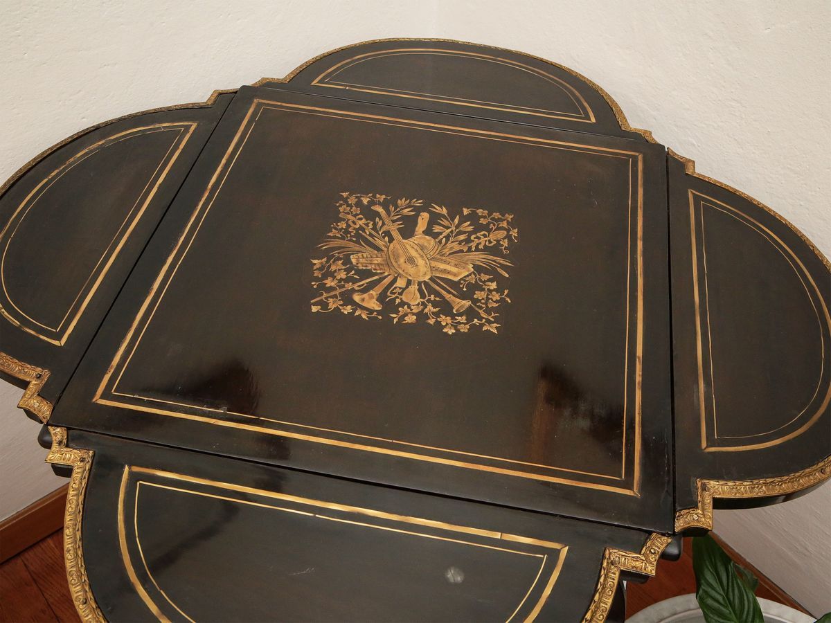 Tavolino a Fazzoletto in Mogano